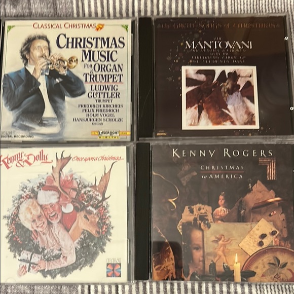 Other - Christmas Music CD Collection - Classical and Country
EUC